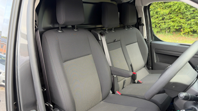 Vauxhall Vivaro L1 Diesel 1.5 Turbo D 120 Pro H1 Van - Image 55